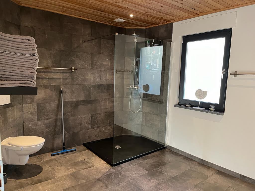 Chalet Presseggersee 2 zeer ruime badkamers